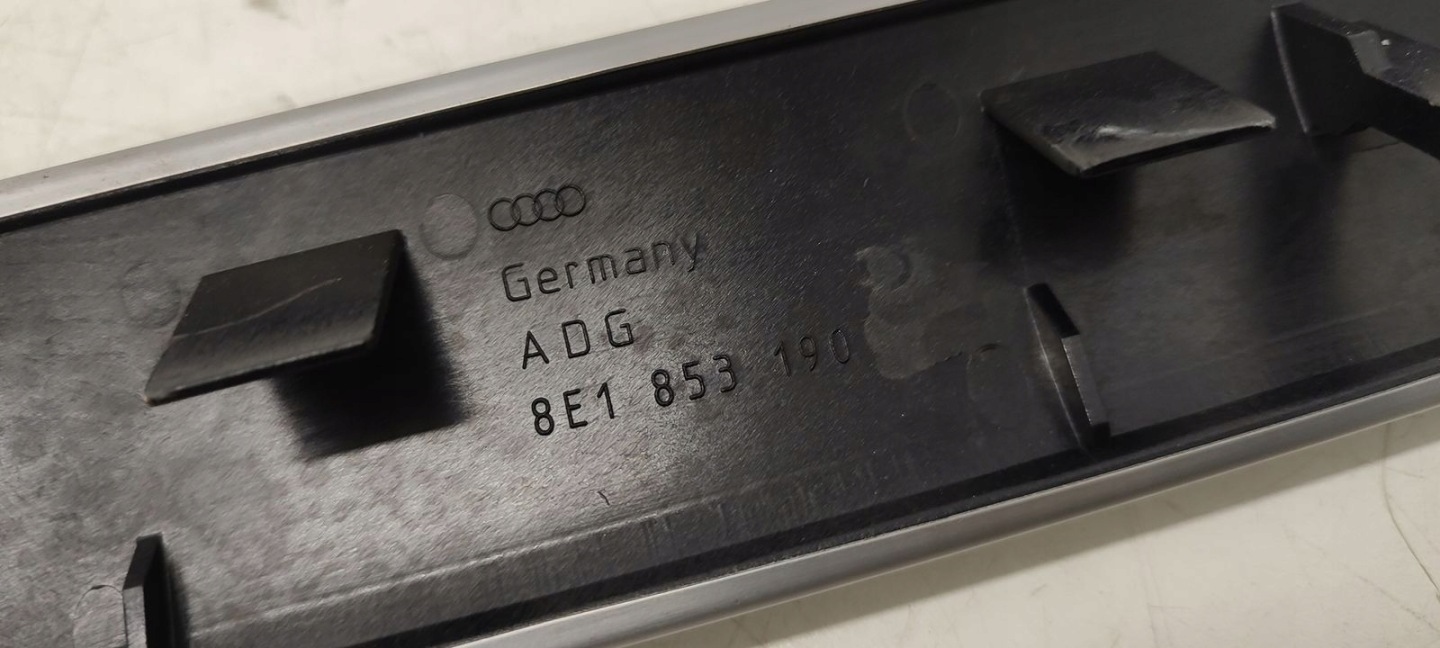 Dekory Moulage du tableau de bord Console Audi A4 B7 1,8TB BFB