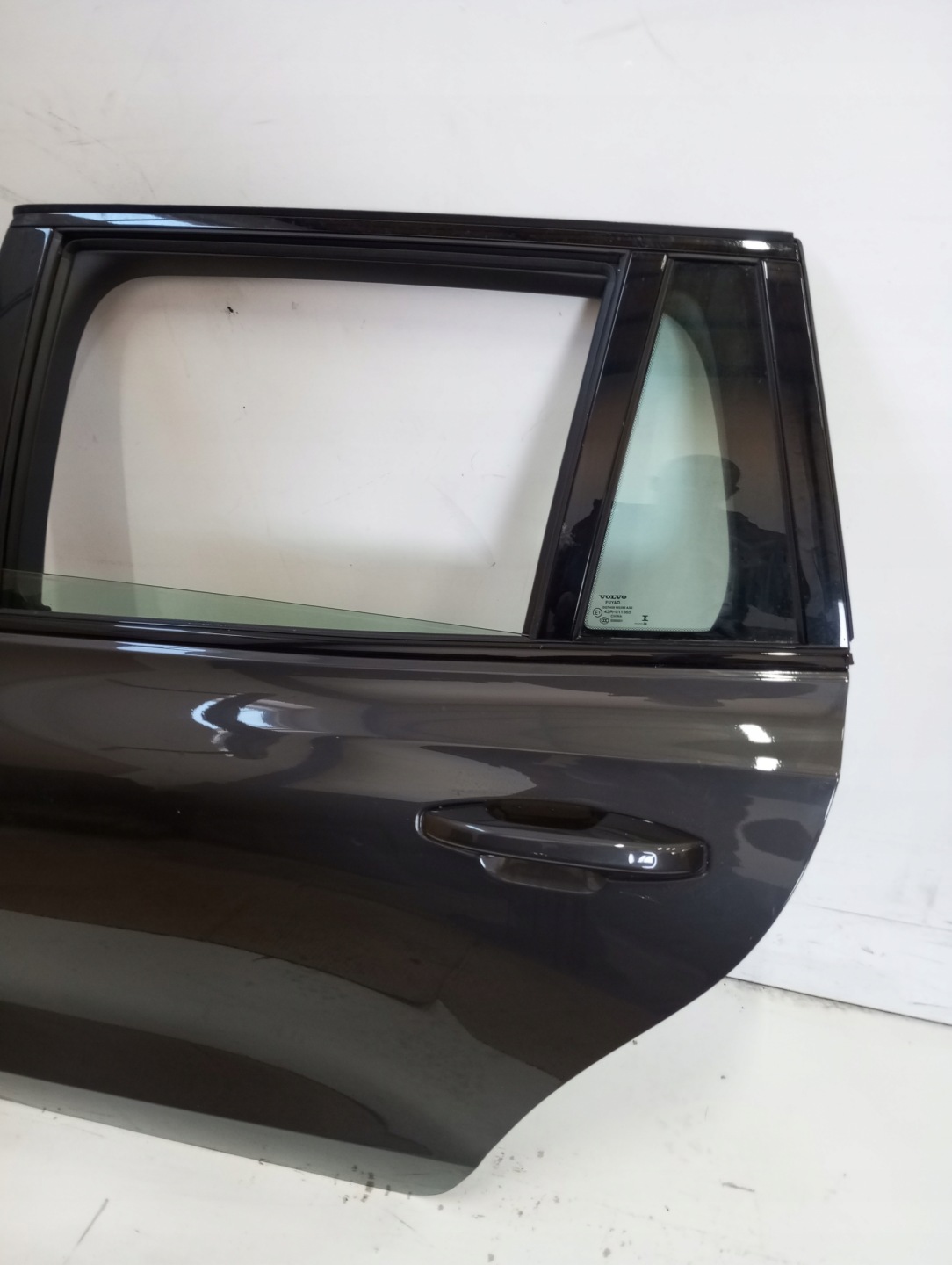 door left rear. VOLVO V60 24R