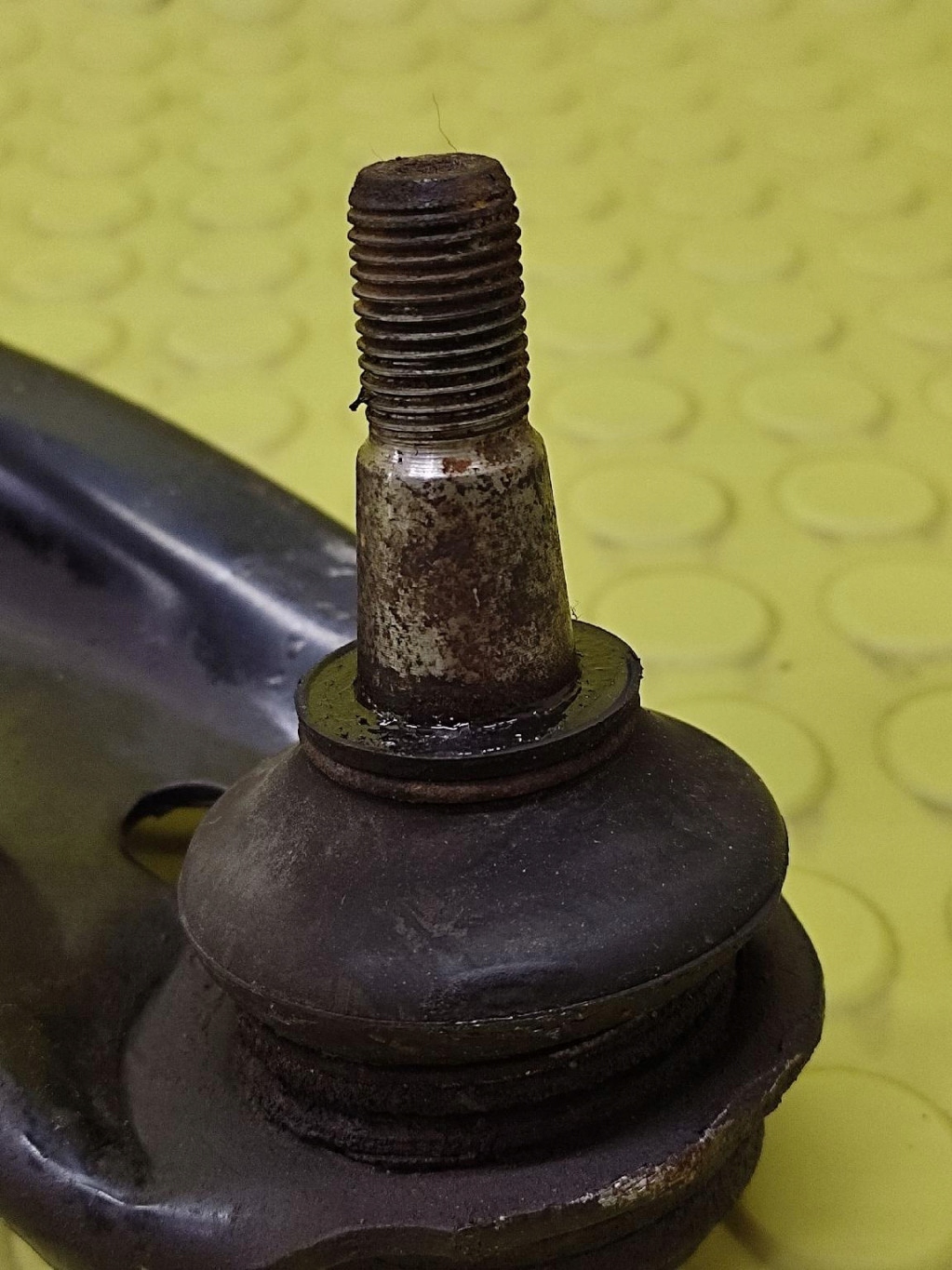 TOYOTA YARIS 1.0 arm right front