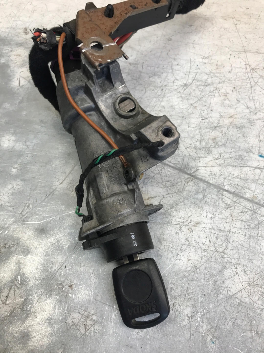 ignition + key SKODA FABIA and 4B0905851C