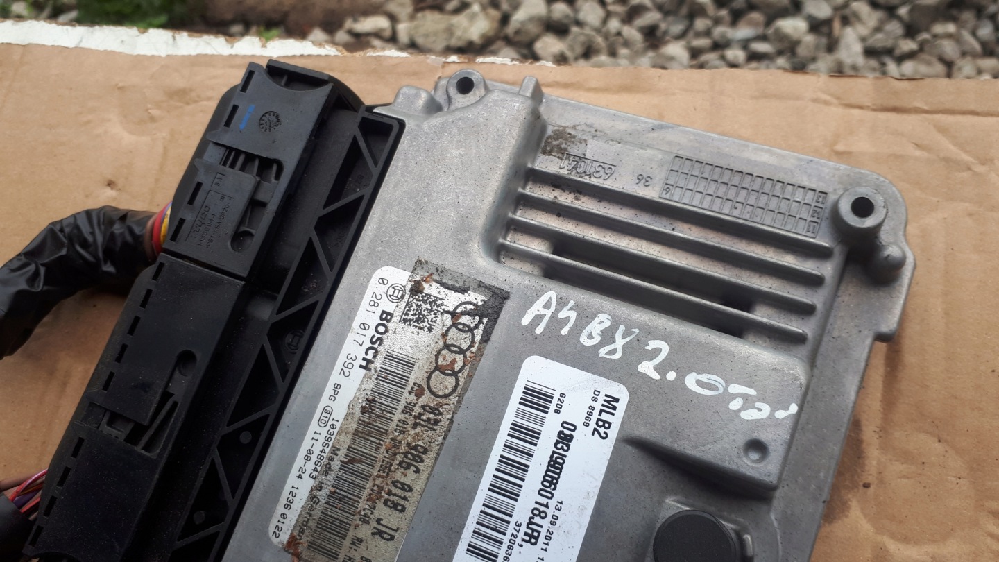 A4 B8 computer control unit of the engine 2.0 TDI CJC 143KM