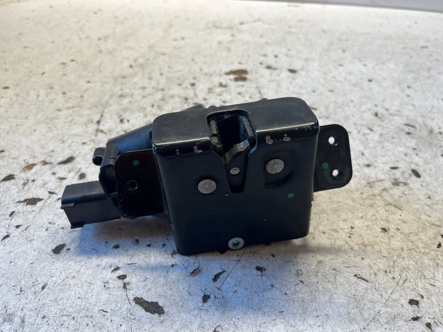 OPEL INSIGNIA A KOMBI lock bonnet boot 13581405