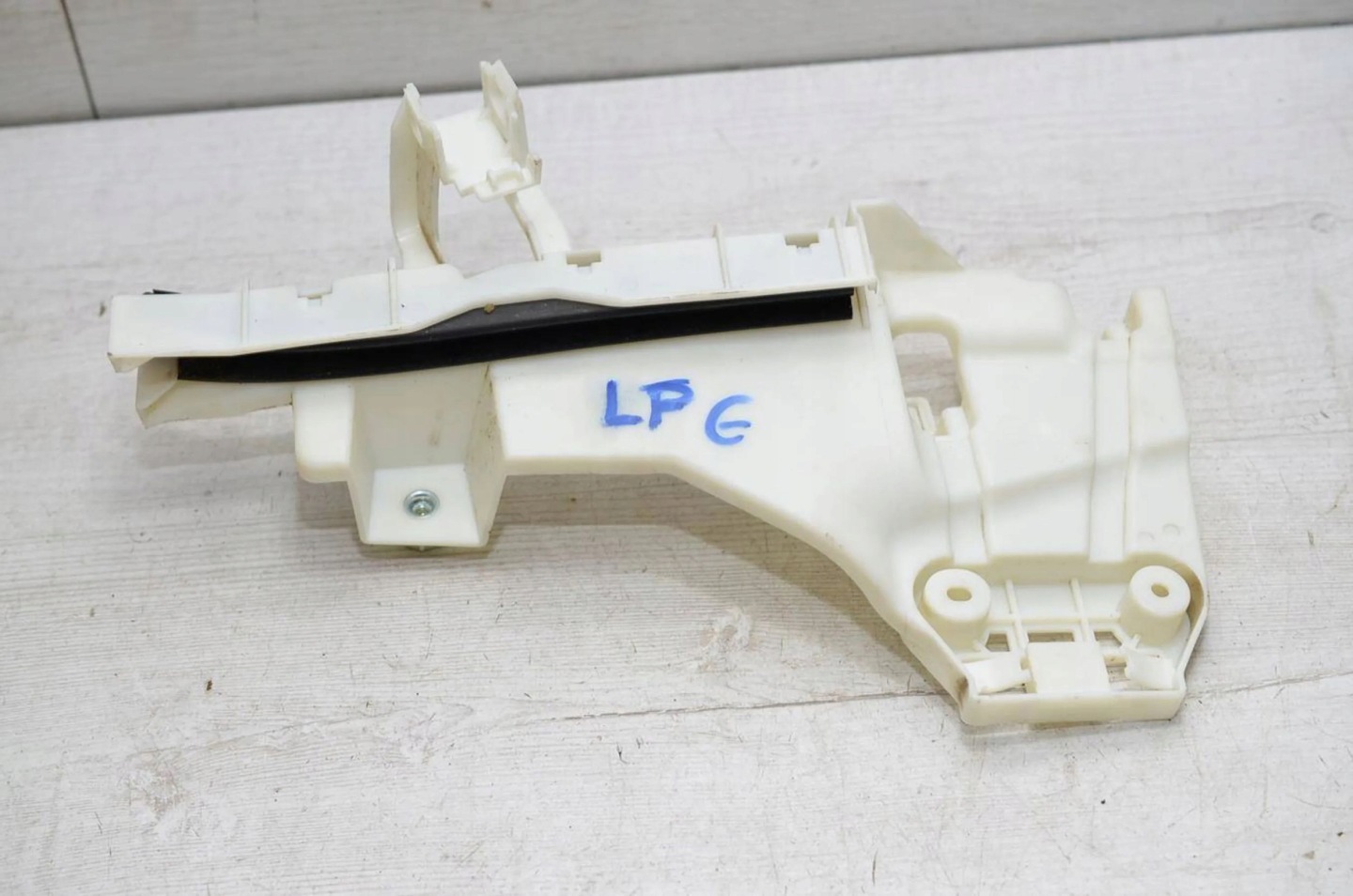 Alfa Romeo Giulia 2021 front side left holder