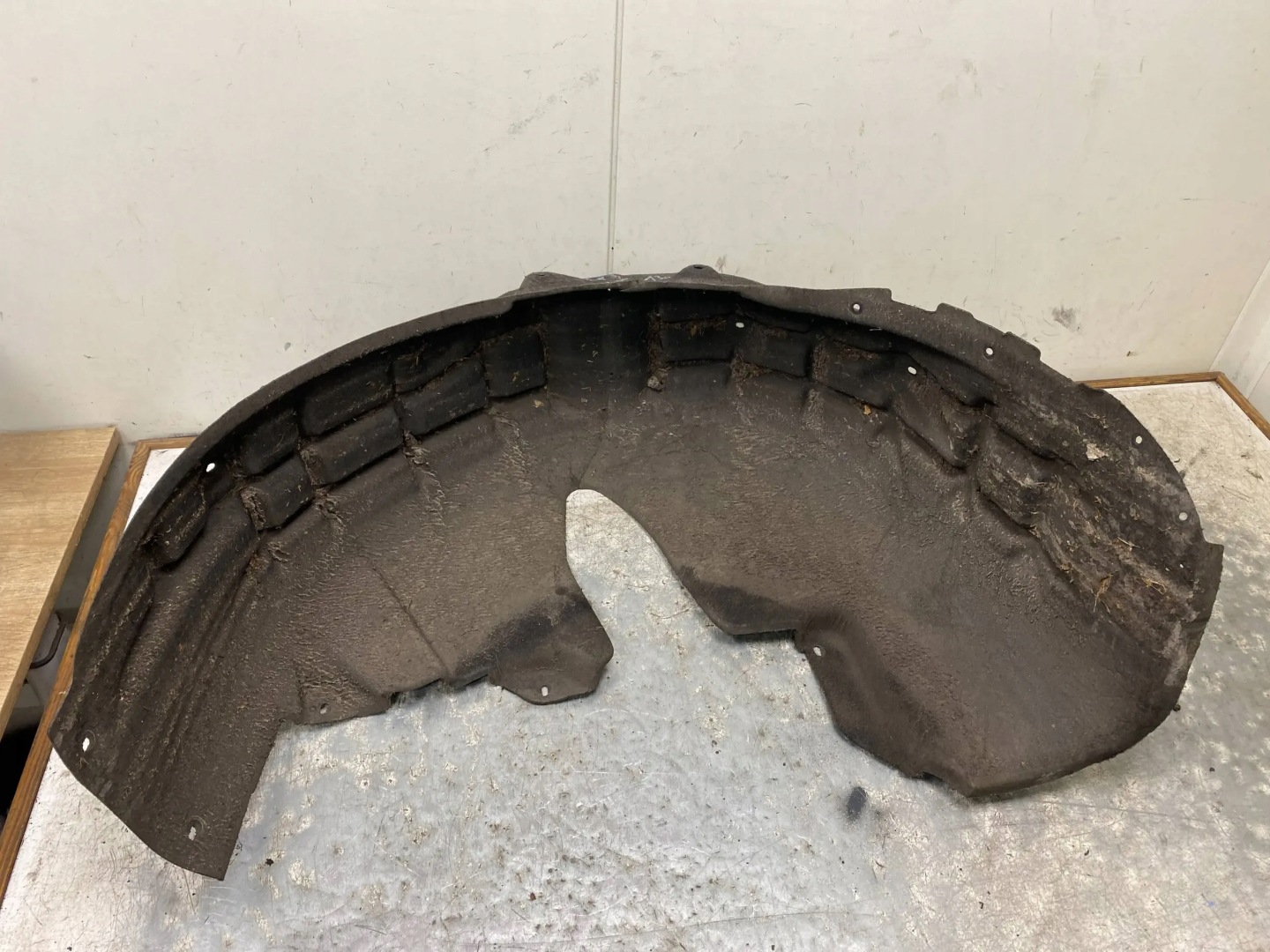 AUDI Q3 8U ORYGINALNE mudguard left rear part 8U0810171A