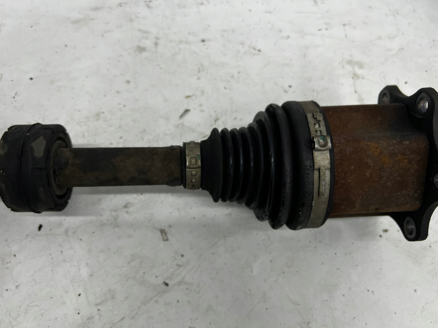 VW PASSAT B8 semi-axis left front 2.0 TDI DSG 3Q0407271AM