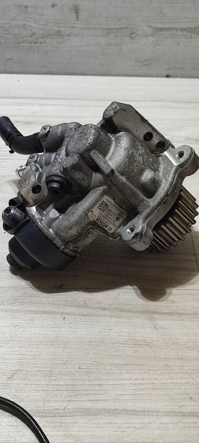 Einspritzpumpe Volkswagen Caddy 04L130755D