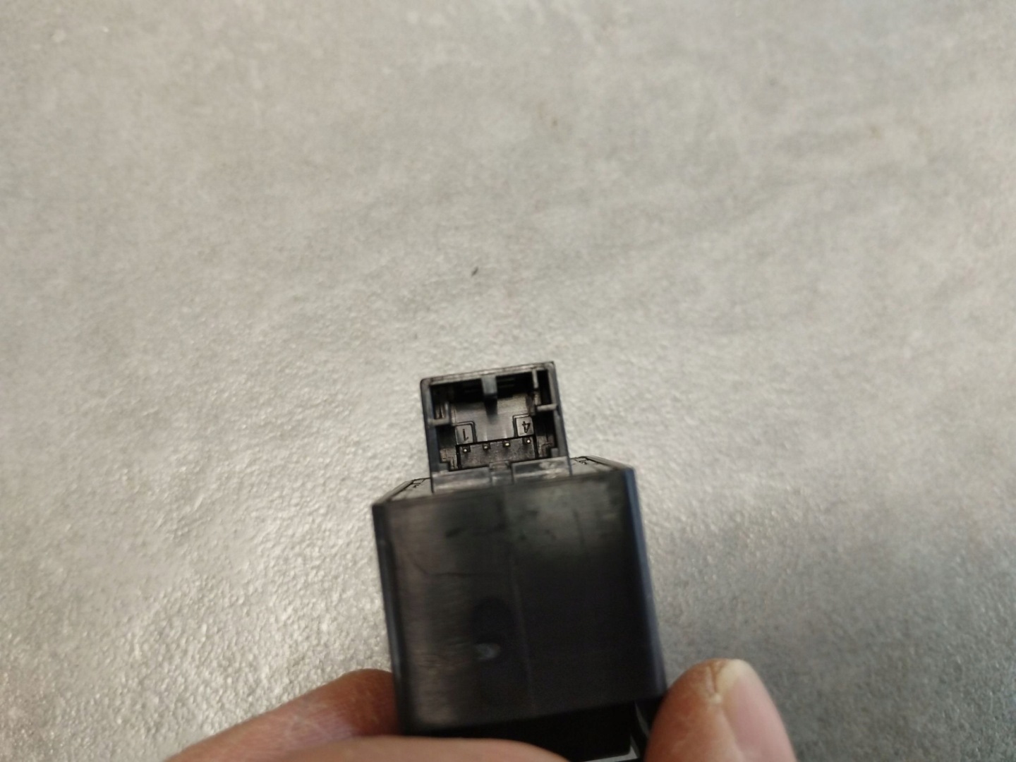 Audi A5 B10 button of the opening bonnet 85E959831A