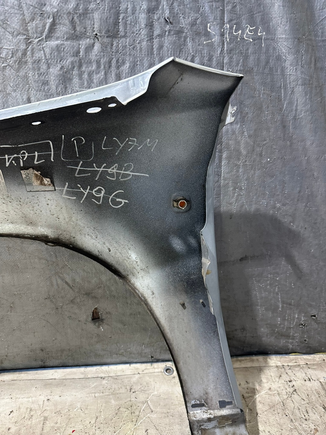 fender right front AUDI A4 B5 KOMBI LY7M