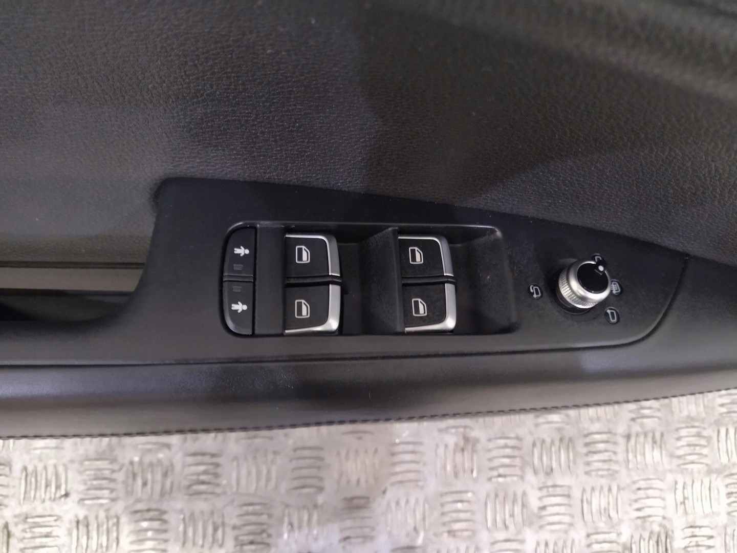 4G8867021 verkleidung Seite links vorne AUDI A7