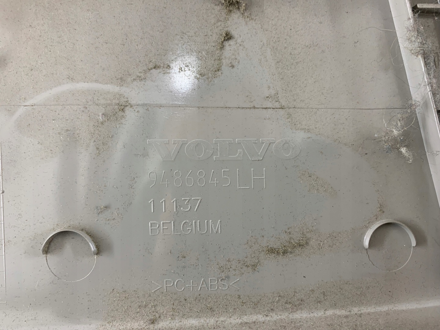 VOLVO V50 II seat belt left front + cover 9486845