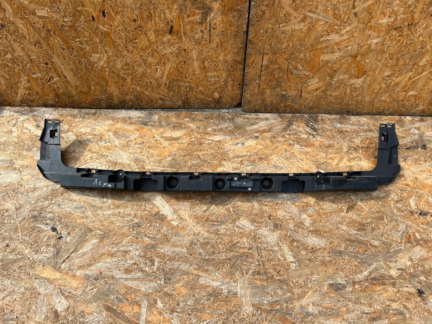 Support Support plaque Pare choc Arrière Moyenne ALFA ROMEO STELVIO