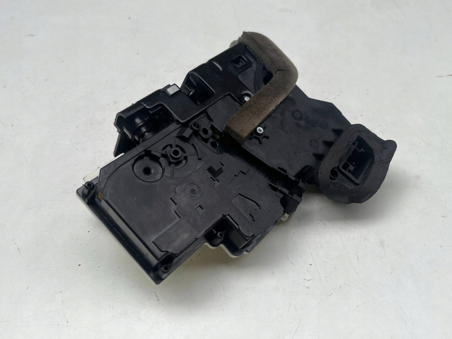 AUDI A8 D5 lock door left rear part 4N0839015B @M