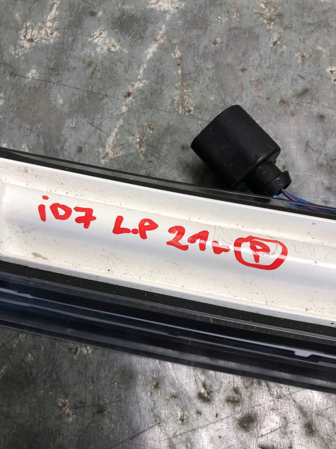 light LED DRL left front VW ID7 ID.7 14A971014