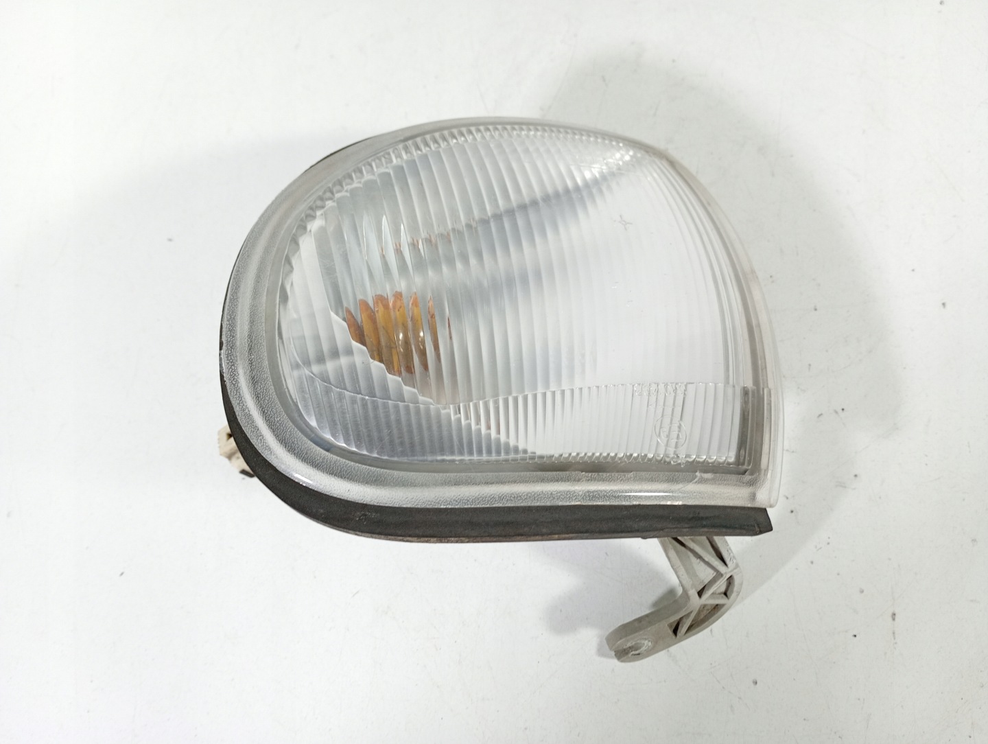 Nissan SERENA 1.6 93-01 indicator left VALEO