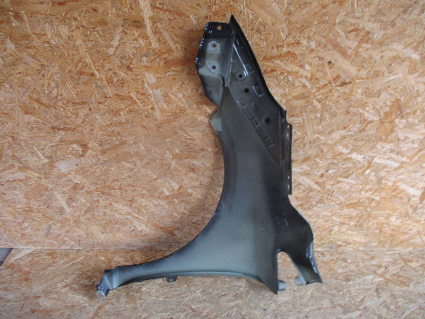 fender front front right TOYOTA AVENSIS T27 08-15