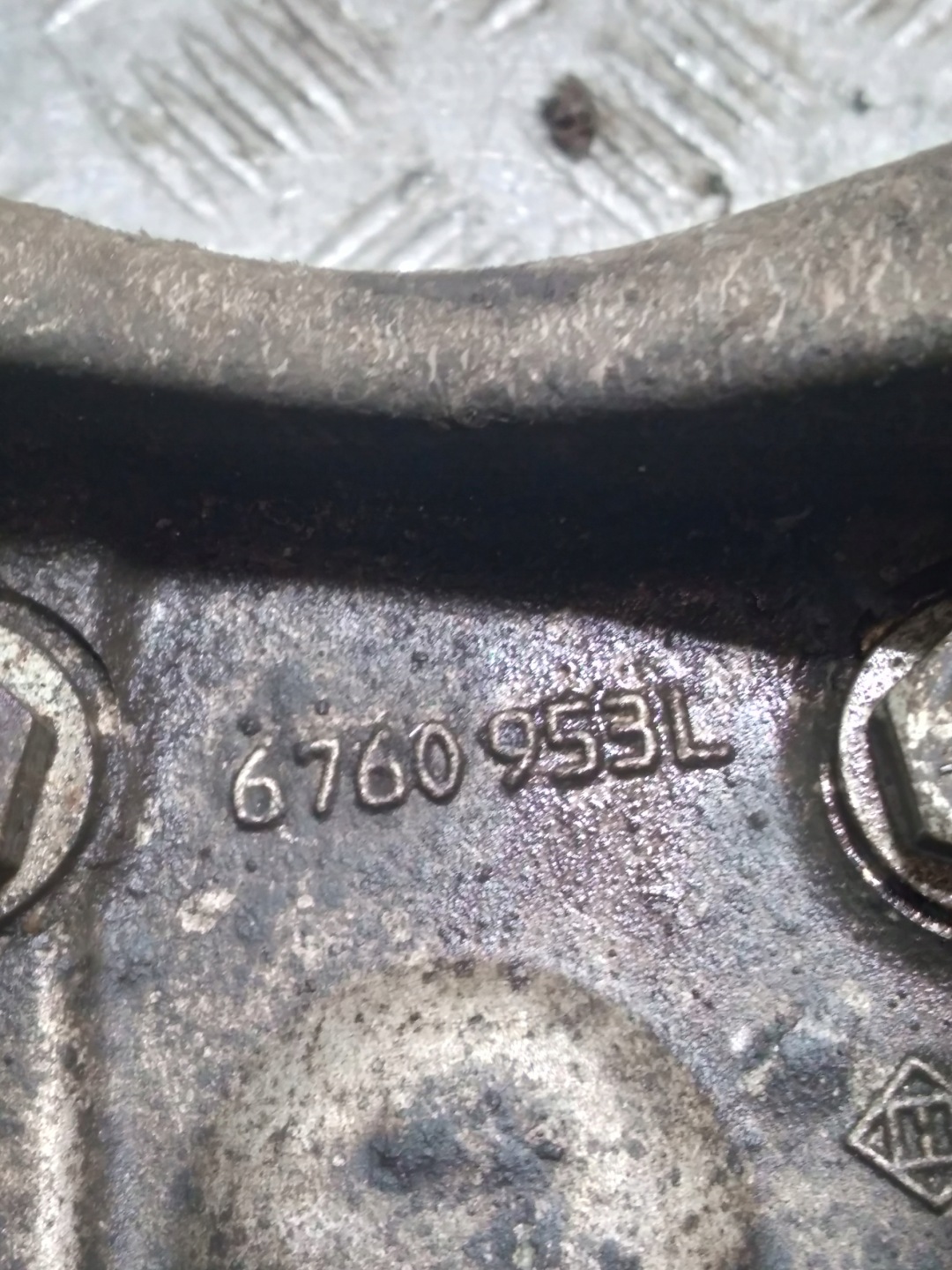 otoč čepu levý předek ABS BMW E60 6760953L 3.0 D
