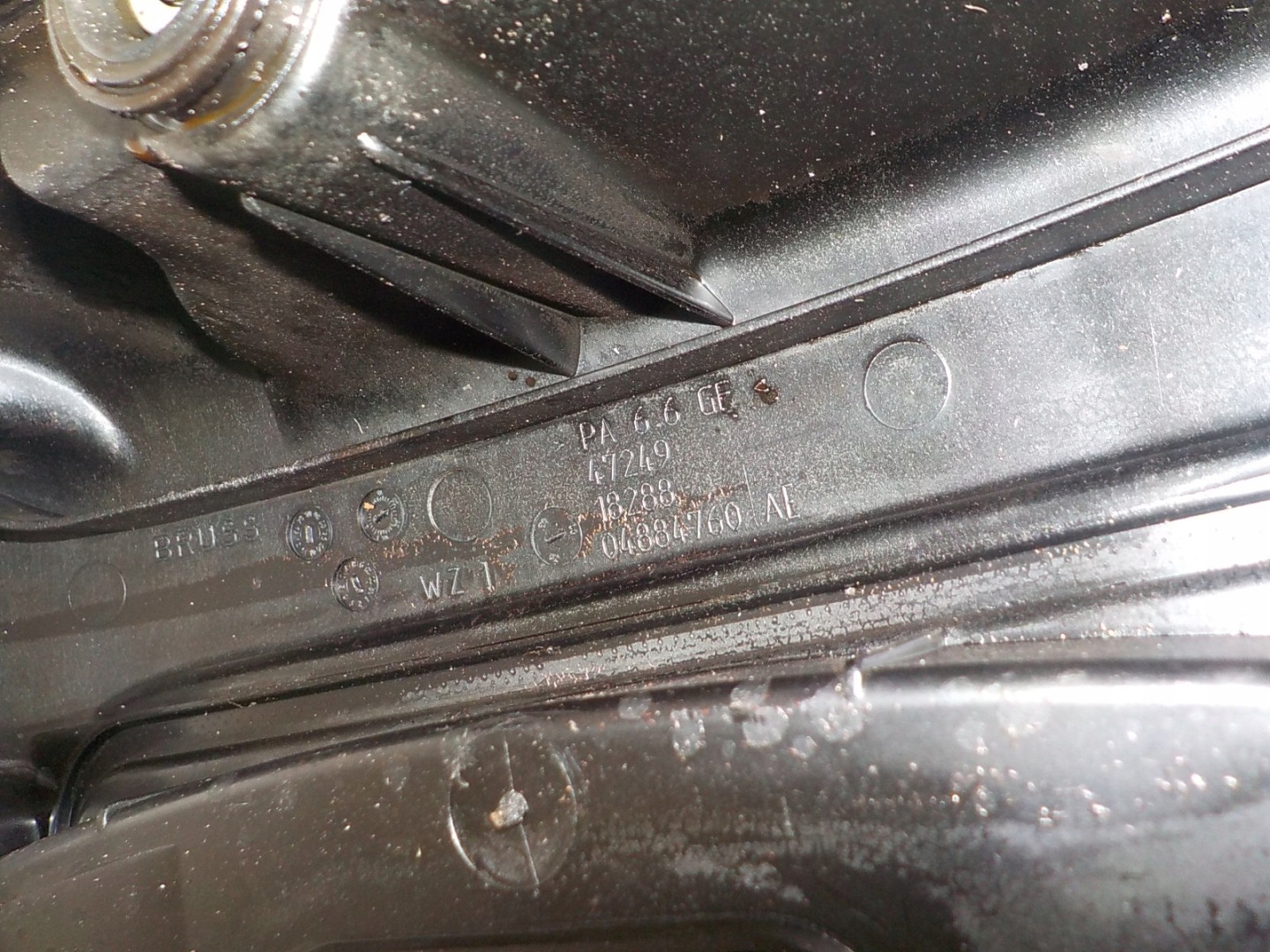 JEEP PATRIOT COMPASS 2.4B Abdeckung der Ventile 04884760 47249-18288