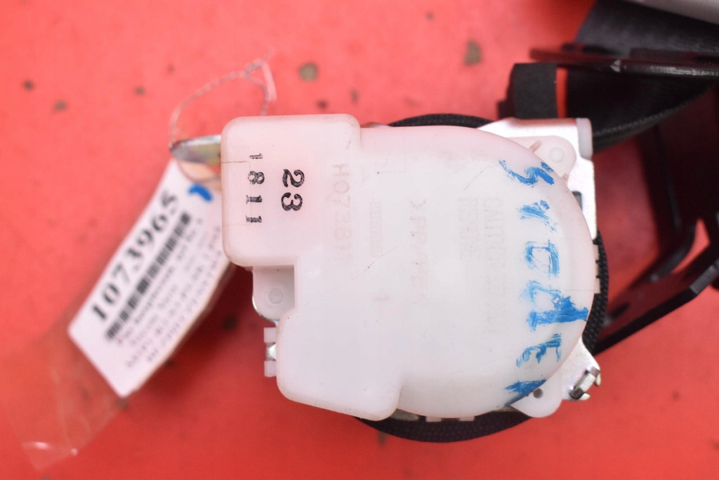 sicherheitsgurt mitte heck 7G5190 TOYOTA YARIS 3 III 10-14