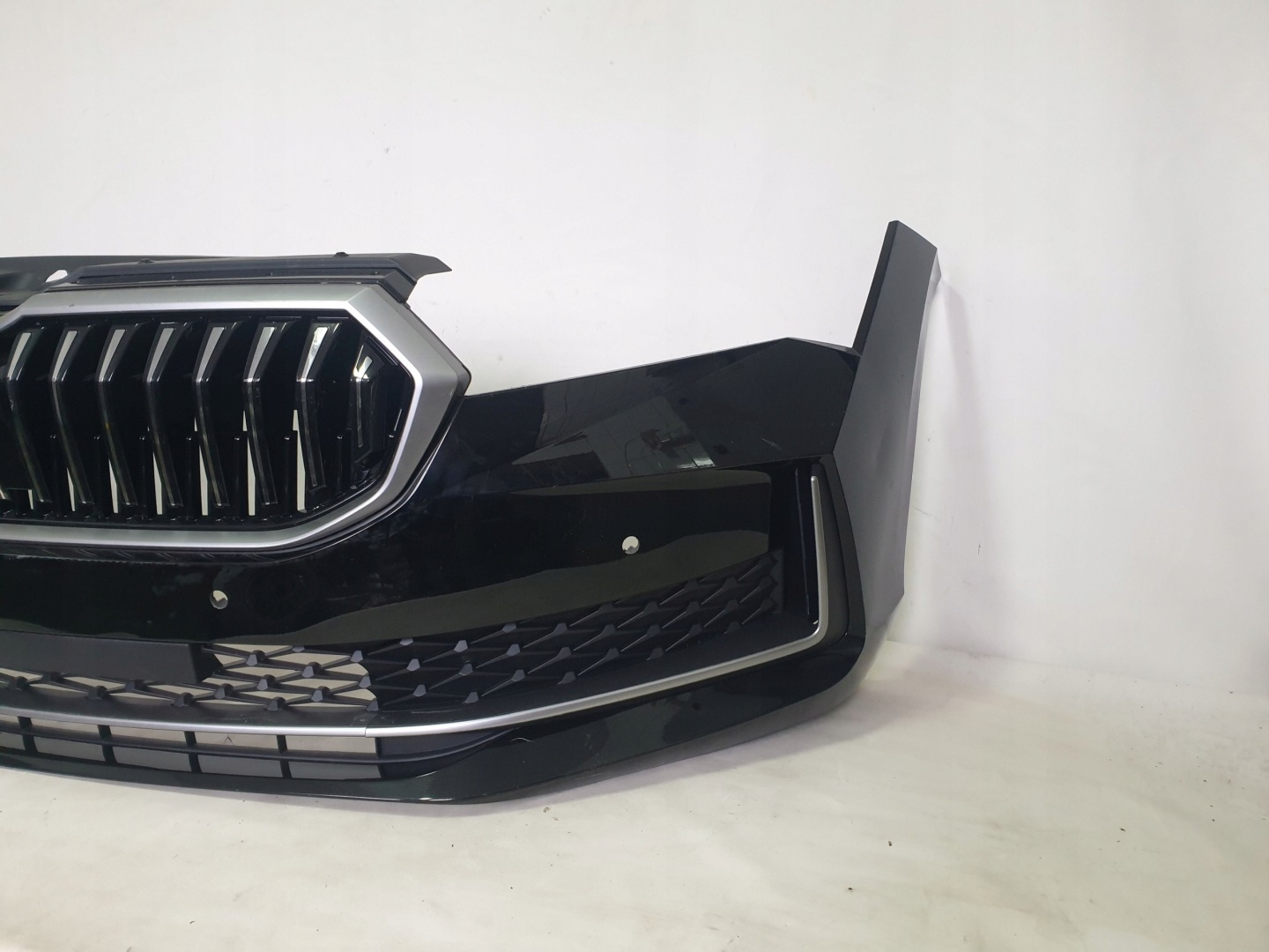 SKODA SUPERB IV 3P0 23-> bumper front front 4 x PDC cover 3P0807221