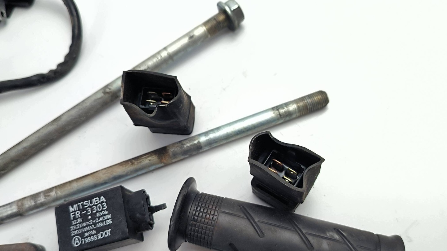 screws running board HONDA CBR 1100 XX BLACKBIRD