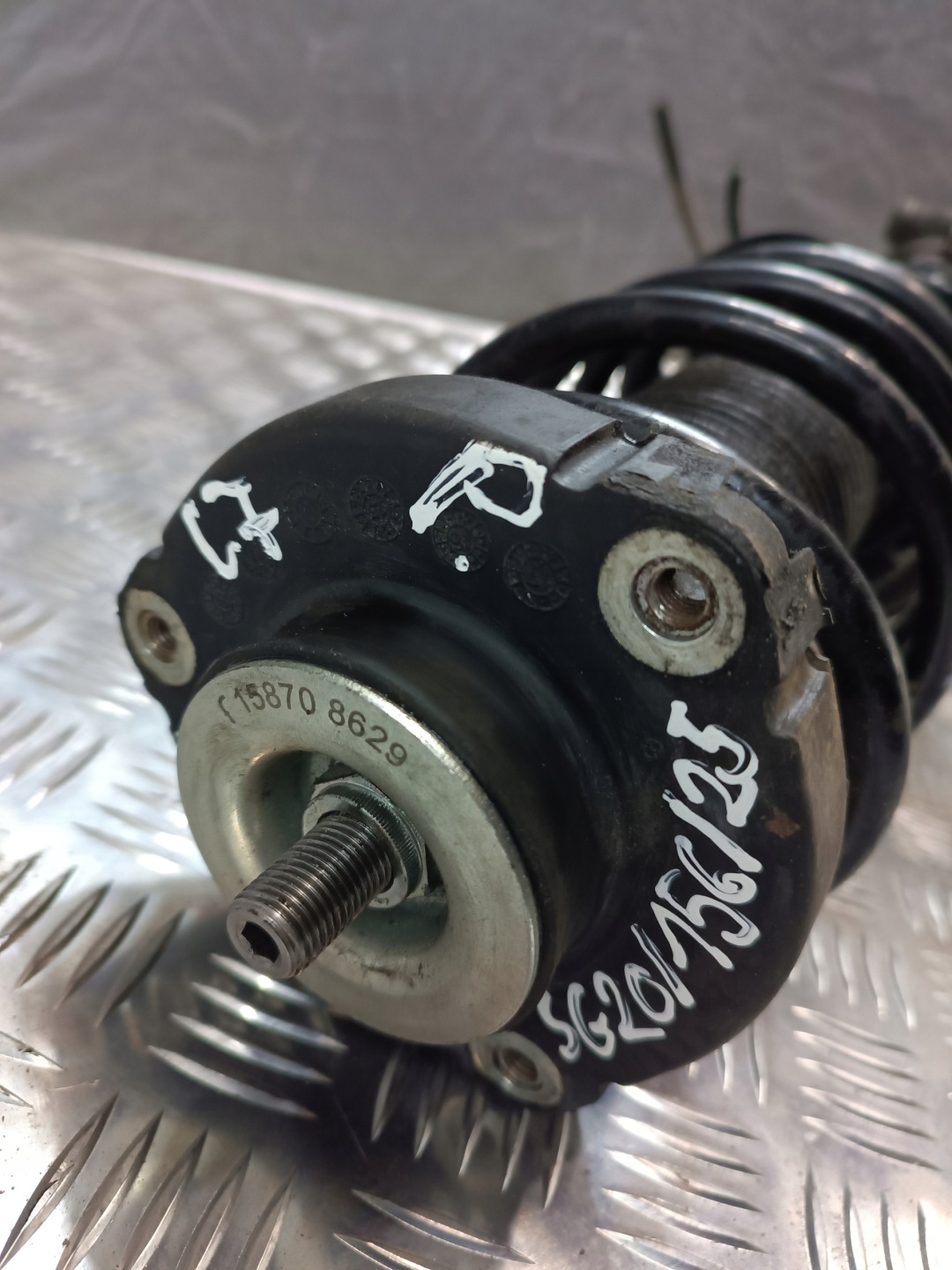 McPherson right front VOLKSWAGEN VW POLO IV 2003r 1.2B