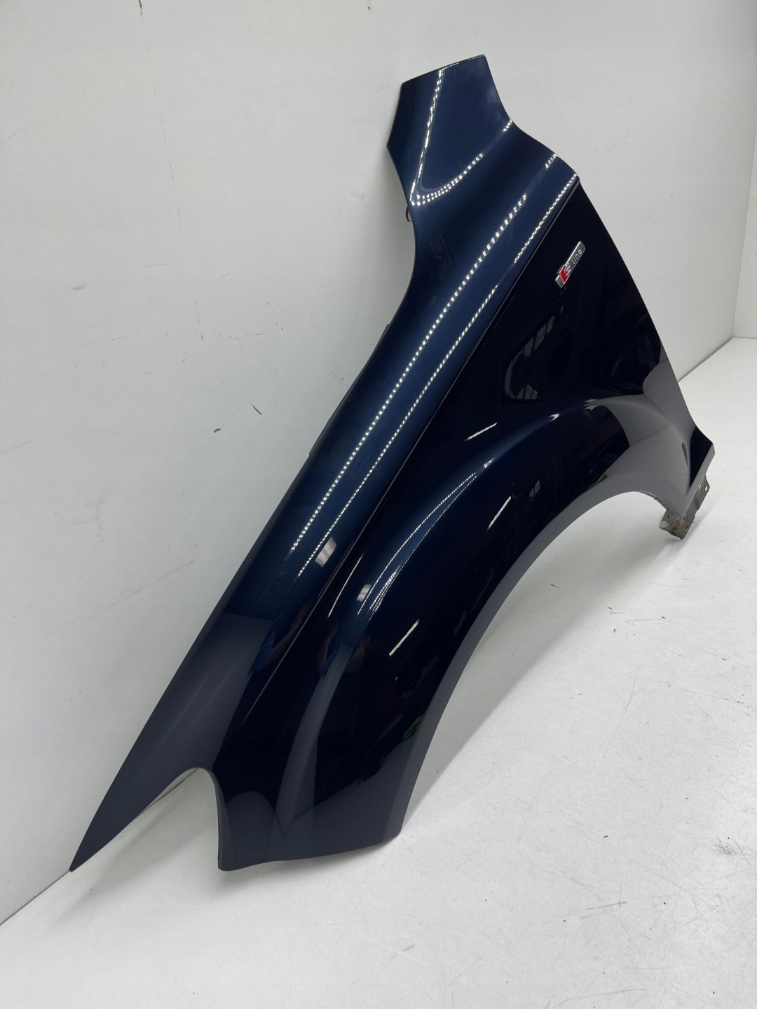AUDI Q7 4L fender left front colour: LZ5Q blue original!