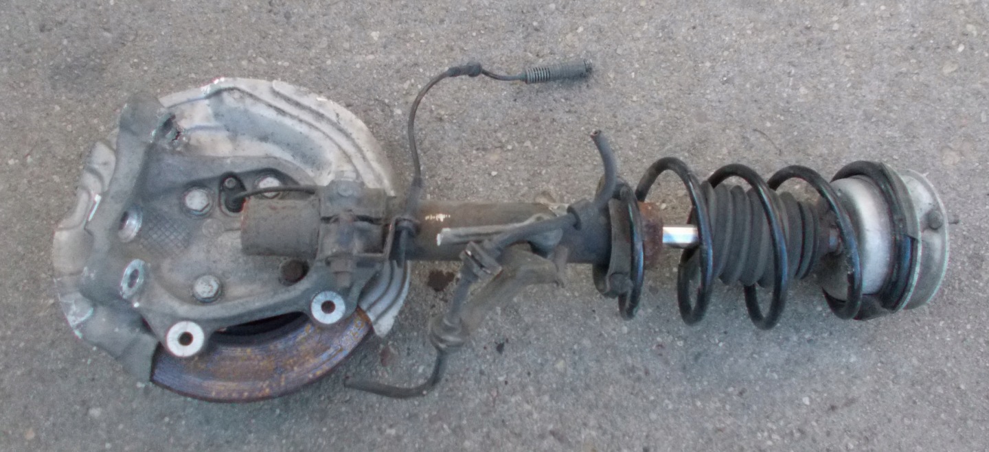 BMW E87 2.0 and 07R McPherson right front