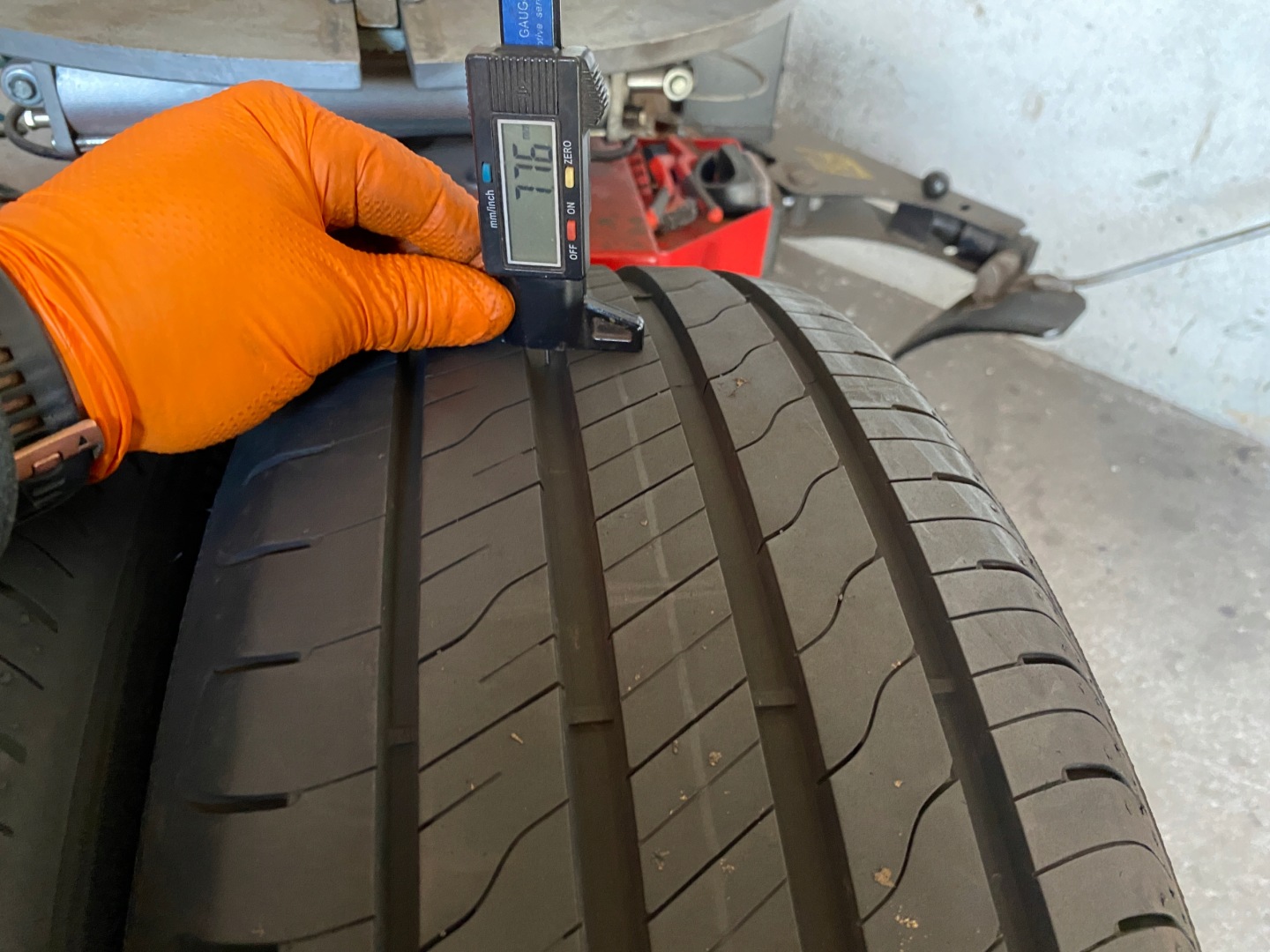 2 tyres summer 235/55R18 Goodyear EfficientGrip 2 SUV as new 8mm