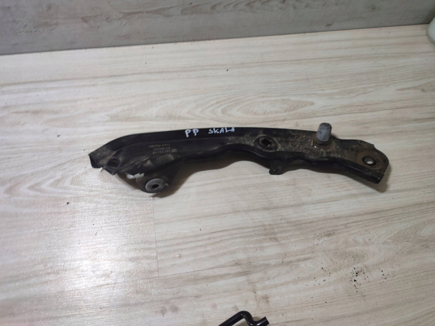 Skoda Scala 2020 front right bracket / holder lights przedniej