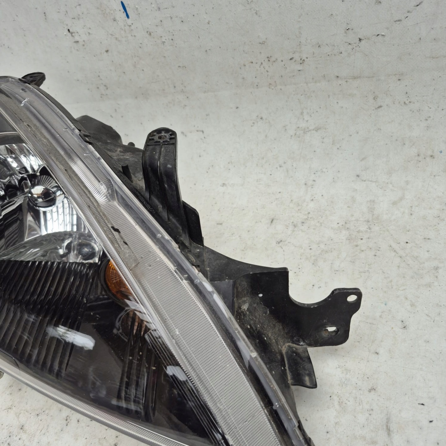 MITSUBISHI LANCER VII 7 03- light right front front CIEMNA