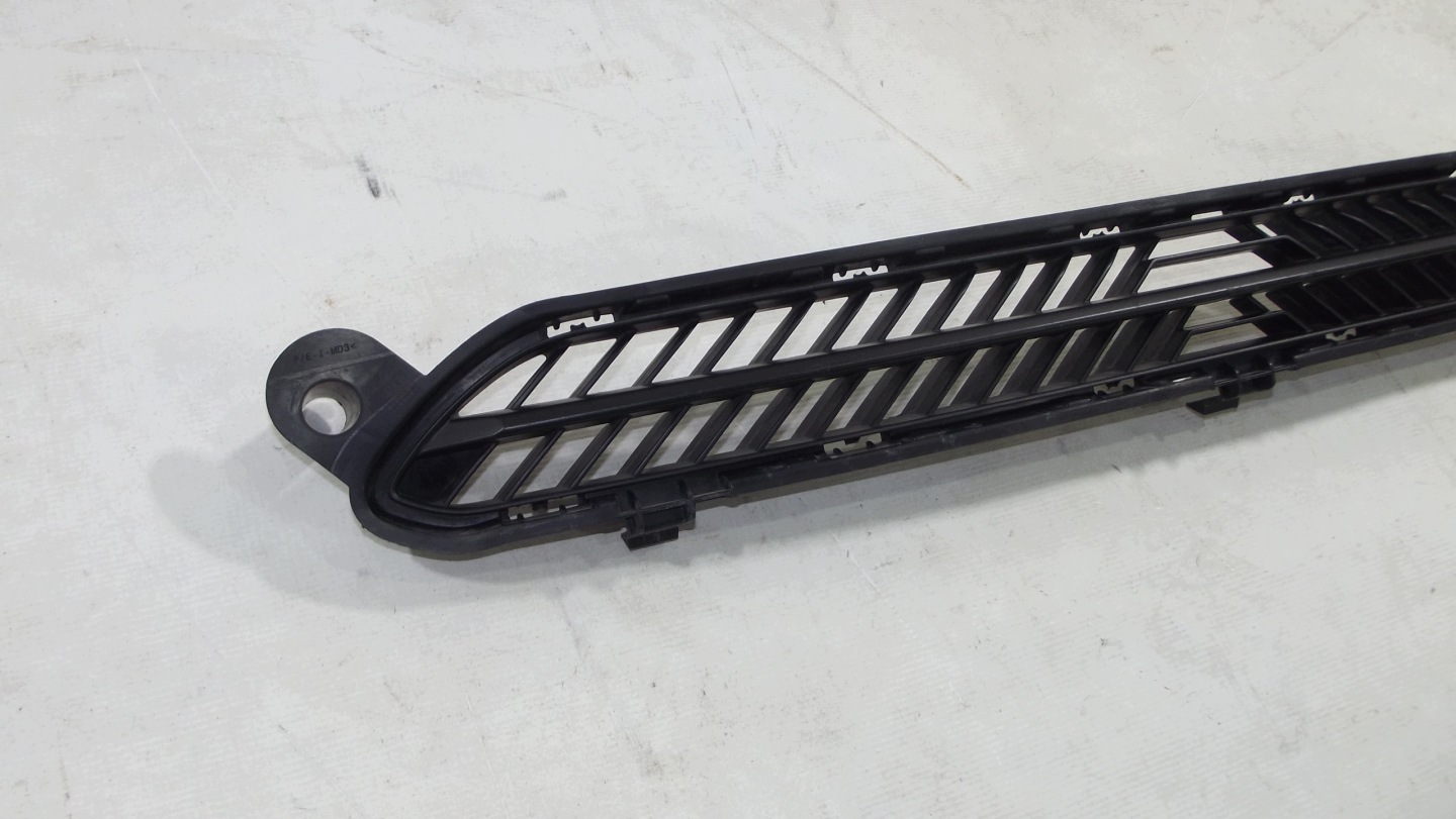 Citroen C4 III mitte Lüftungsgitter der Stoßstange 9834691980