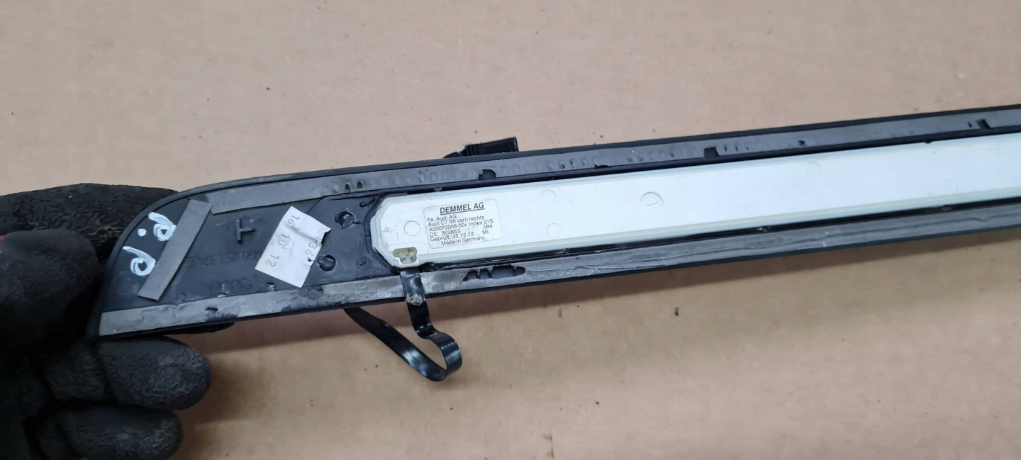 S6 C7 4G moulding cap threshold PODSWIETLANA LED right front 4G0947424H