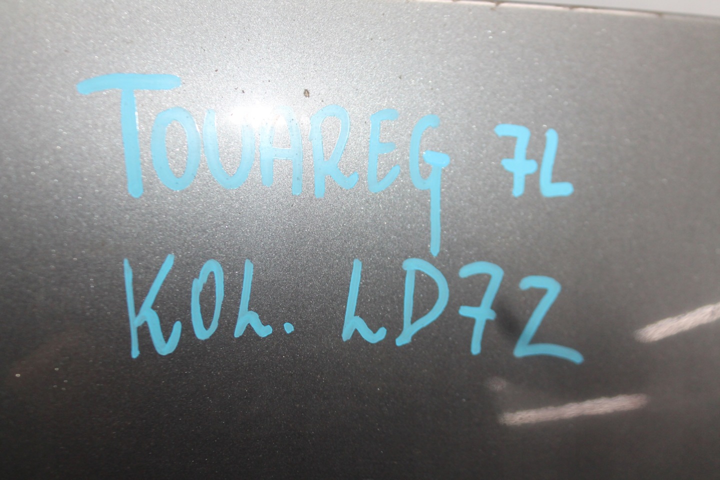 Capot VW TOUAREG 7L des roues. LD7Z 02-06