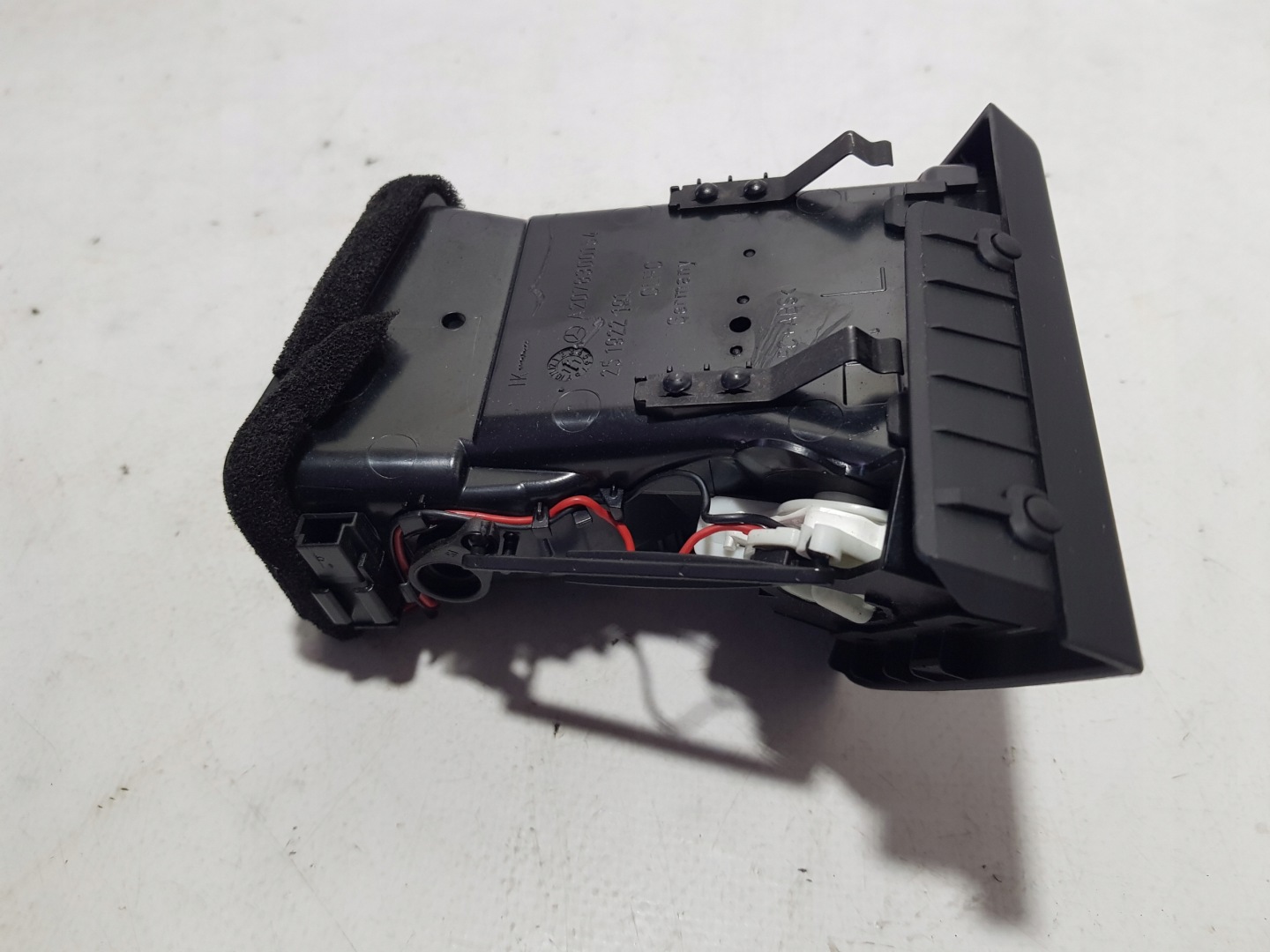 left grid KRATKI air conditioning devices MERCEDES W207 2078300154