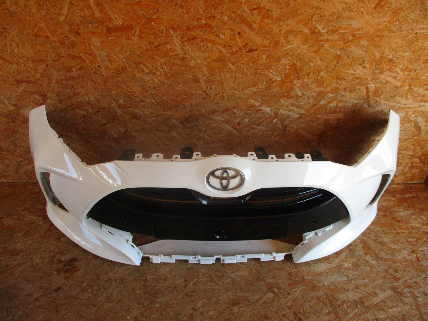 bumper front front TOYOTA YARIS IV