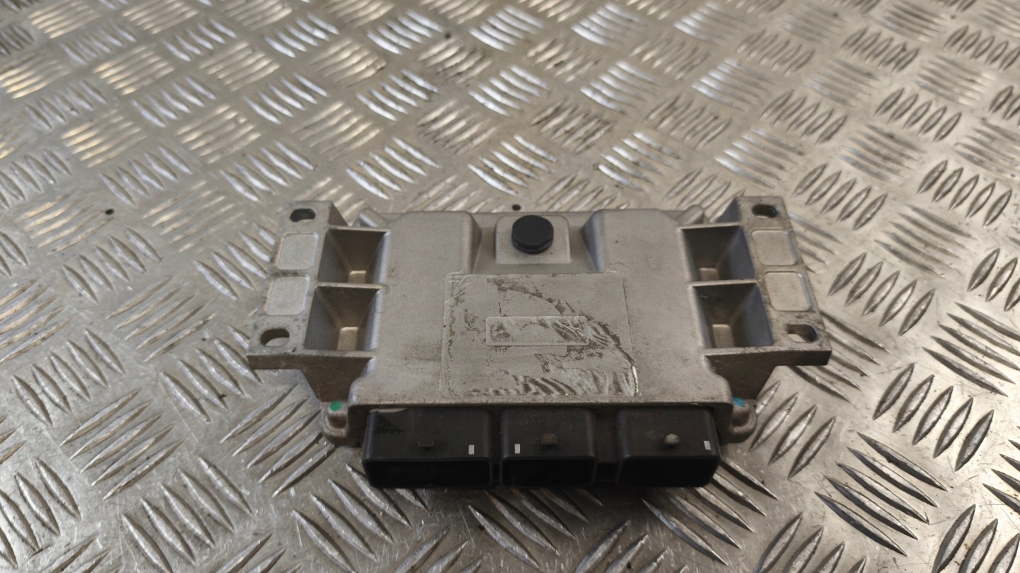 control unit of the engine module ECU CITROEN PICASSO C4 2.0B 0076102
