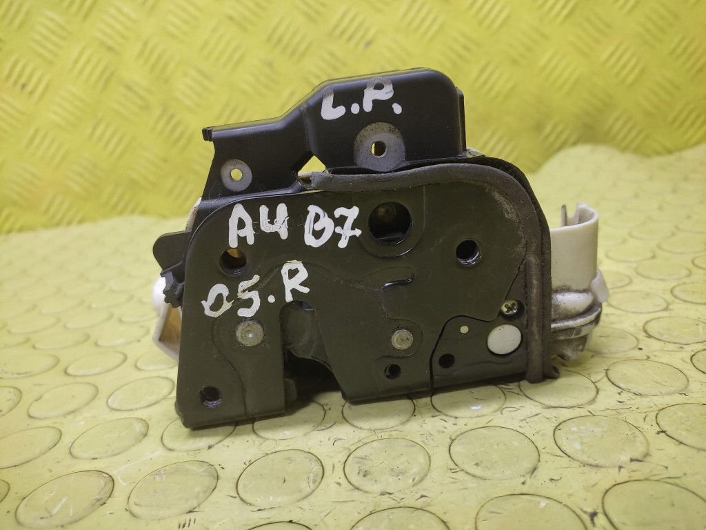 AUDI A4 B7 lock door left front 8E1837015AA