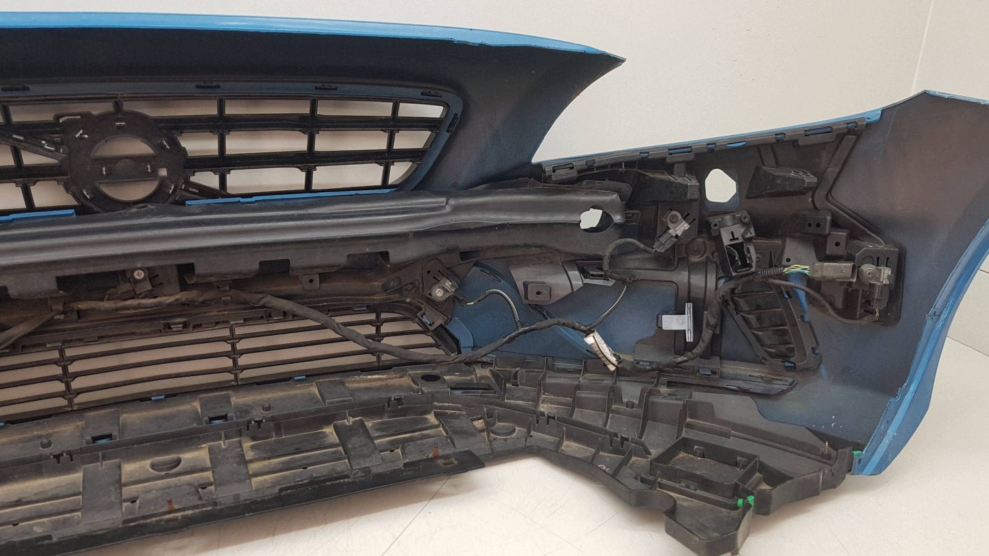 VOLVO V40 R-design 2012 - stoßstange vorne 31347085