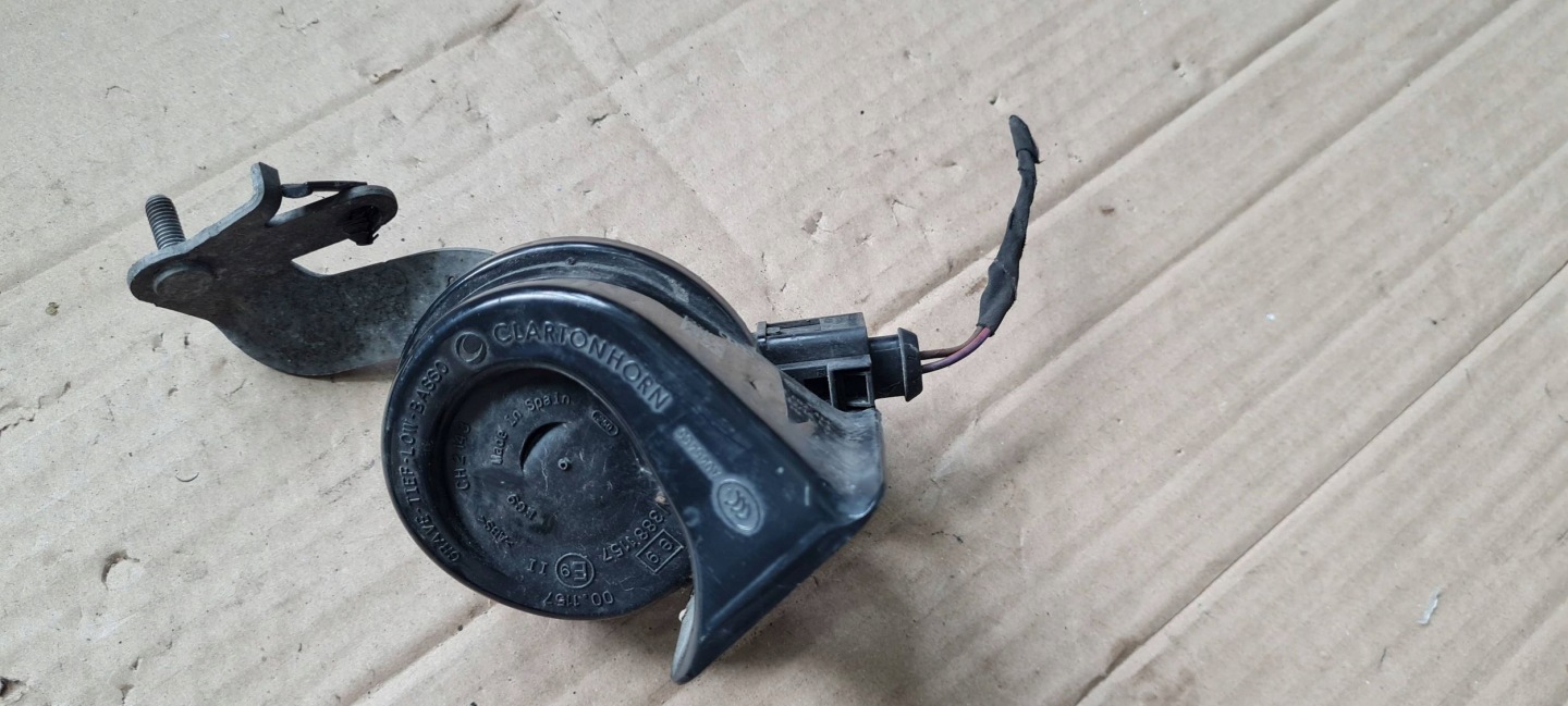 A4 B9 8W KLAKSON SYGNAL DZWIEKOWY right front 8W0951221 A5 8W