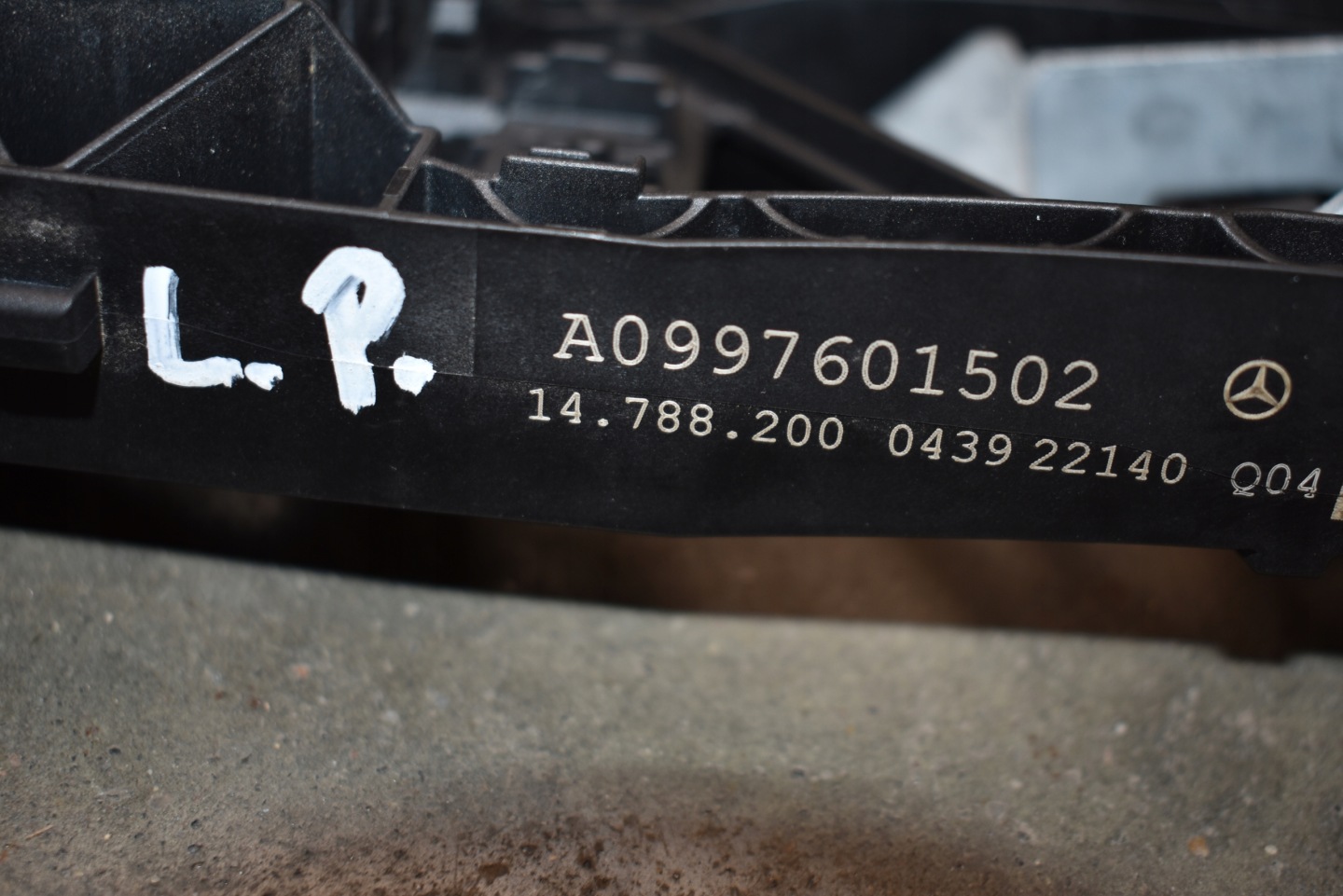 IDEALNY Mécanisme Console Support plaque Poignées PRZEDNIEJ LEWEJ MERCEDES W167 1
