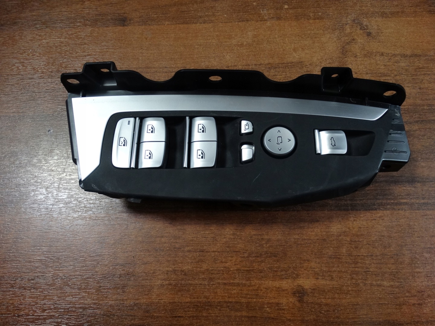 IDEALNY control panel of the window BMW G01 G02 1
