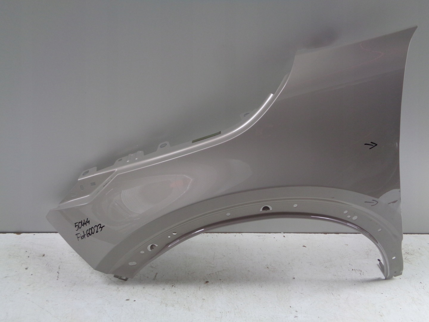 fender left front FIAT 600 23- NR 50444