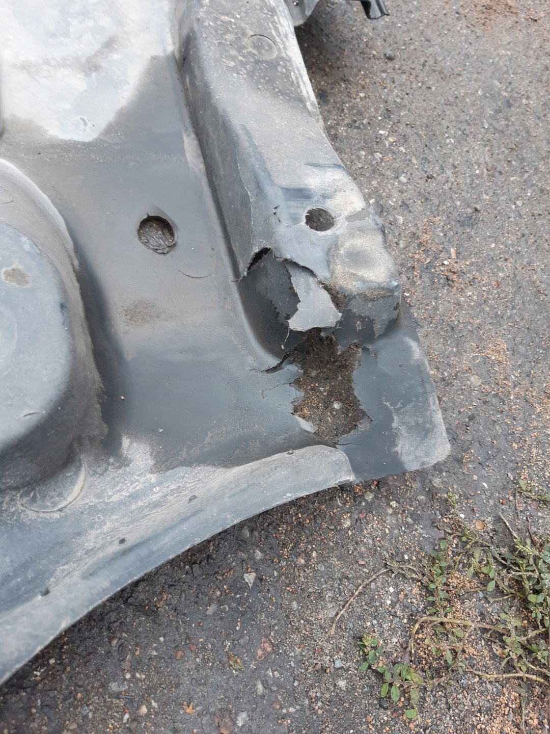 AUDI A6 C6 Blende Abdeckung abdeckung des Bodens Unterfahrschutz links 4F0825207C