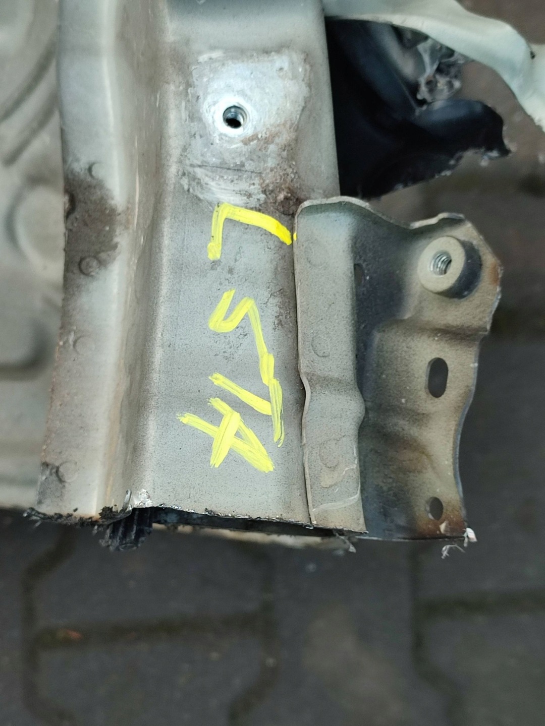 Volkswagen Touran III 2020 front left side quarter
