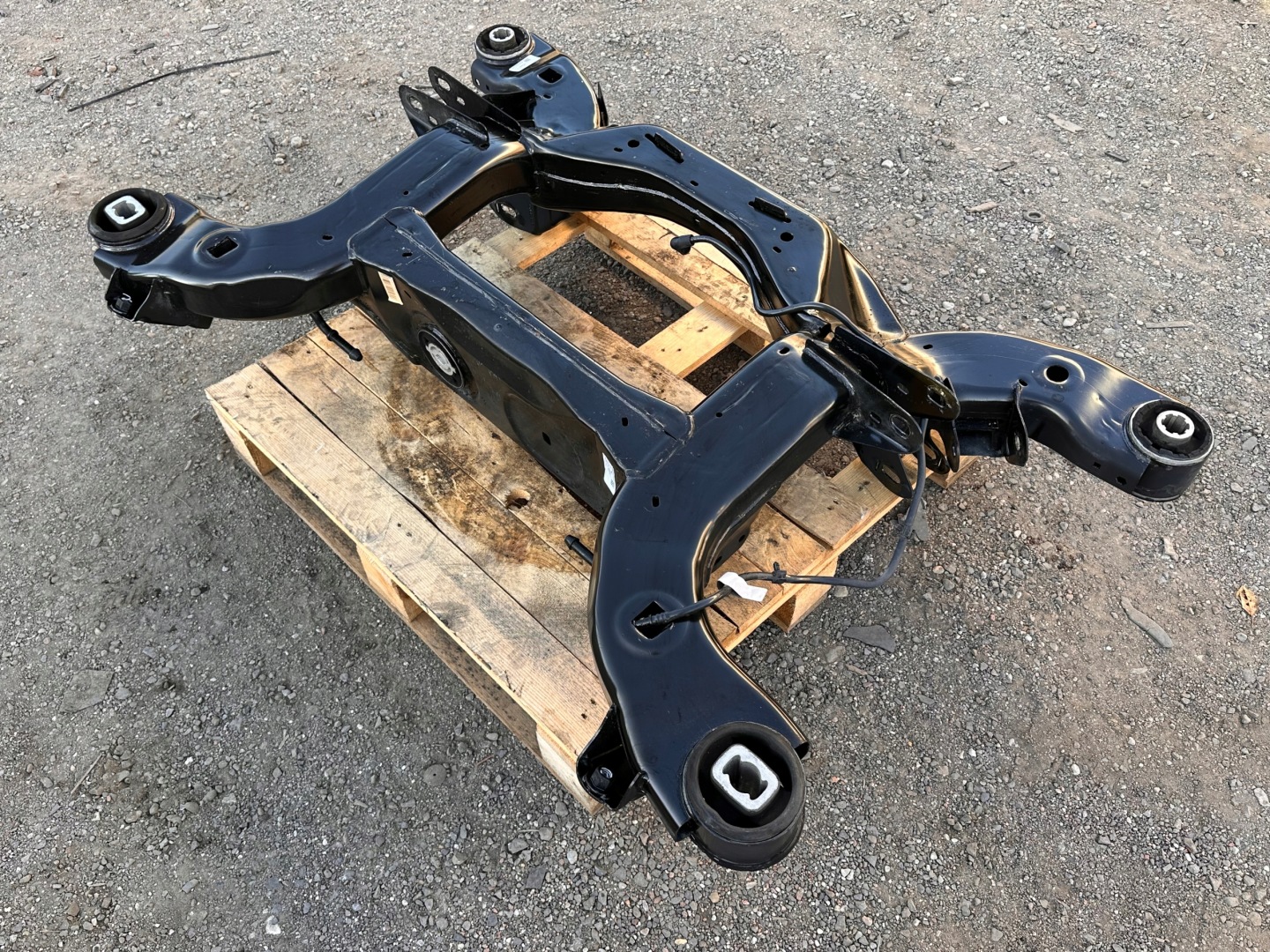 axle beam subframe sider rear part rear. Ford Explorer 2.3 2020+