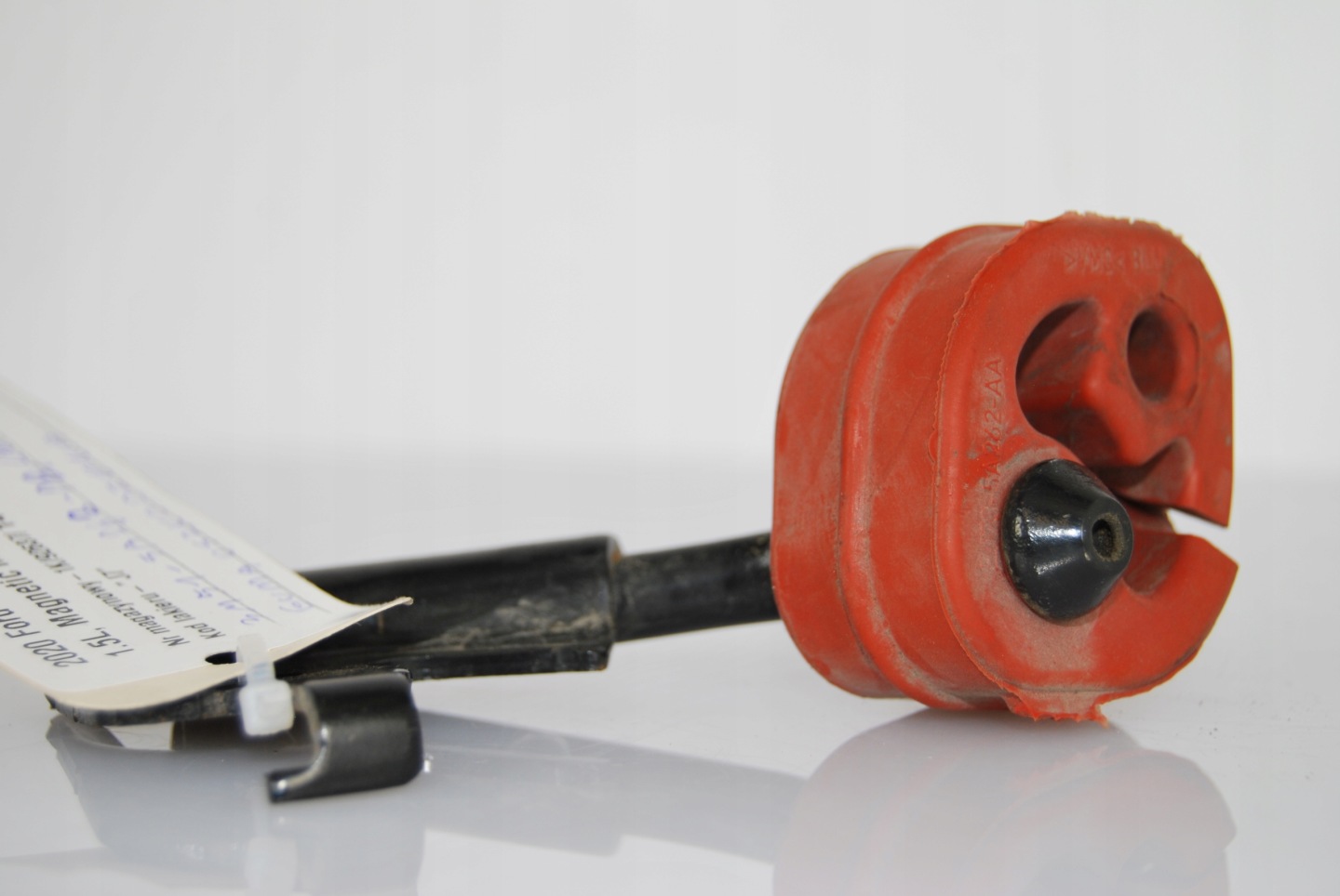 Support tlumika Poignée Pneus Ford Kuga MK3 2020+