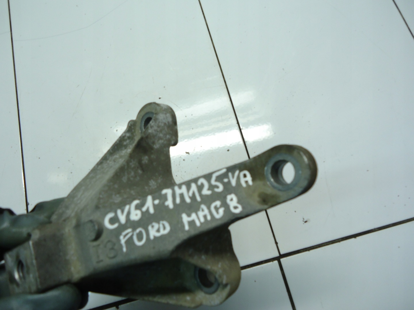 FORD FOCUS MK3 C-MAX 1.0 ECOBOOST Getriebehalter CV61-7M125-VA