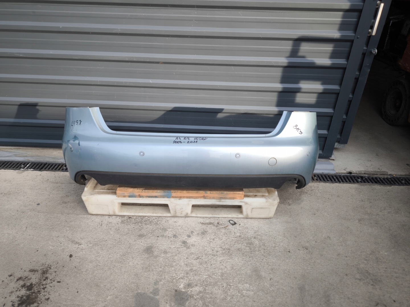 bumper rear part AUDI A4 B8 sedan 2008-2011 PDC DOKLADANE LY5J