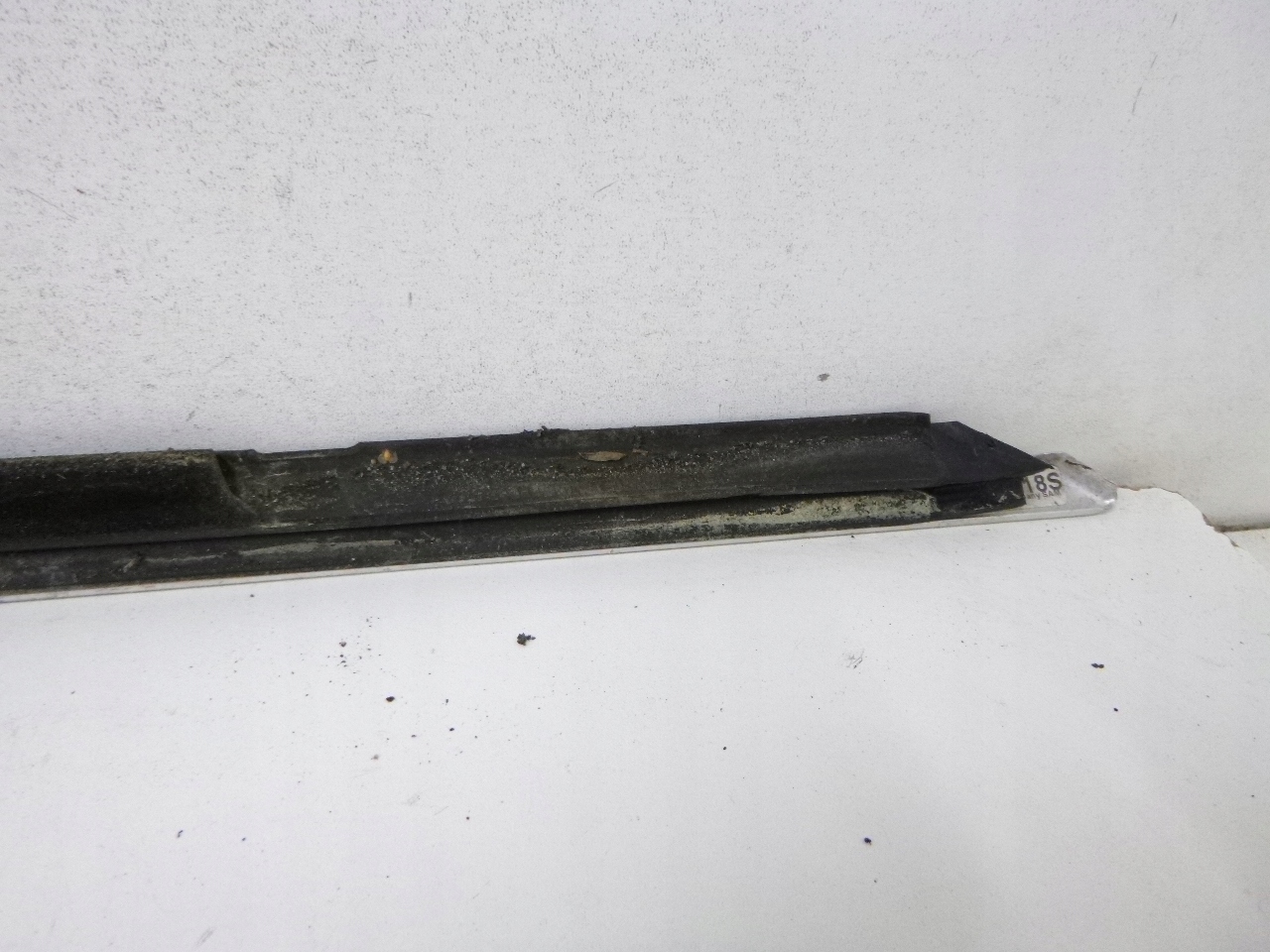 moulding door front left CHROM Skoda Superb and 01-08 dust