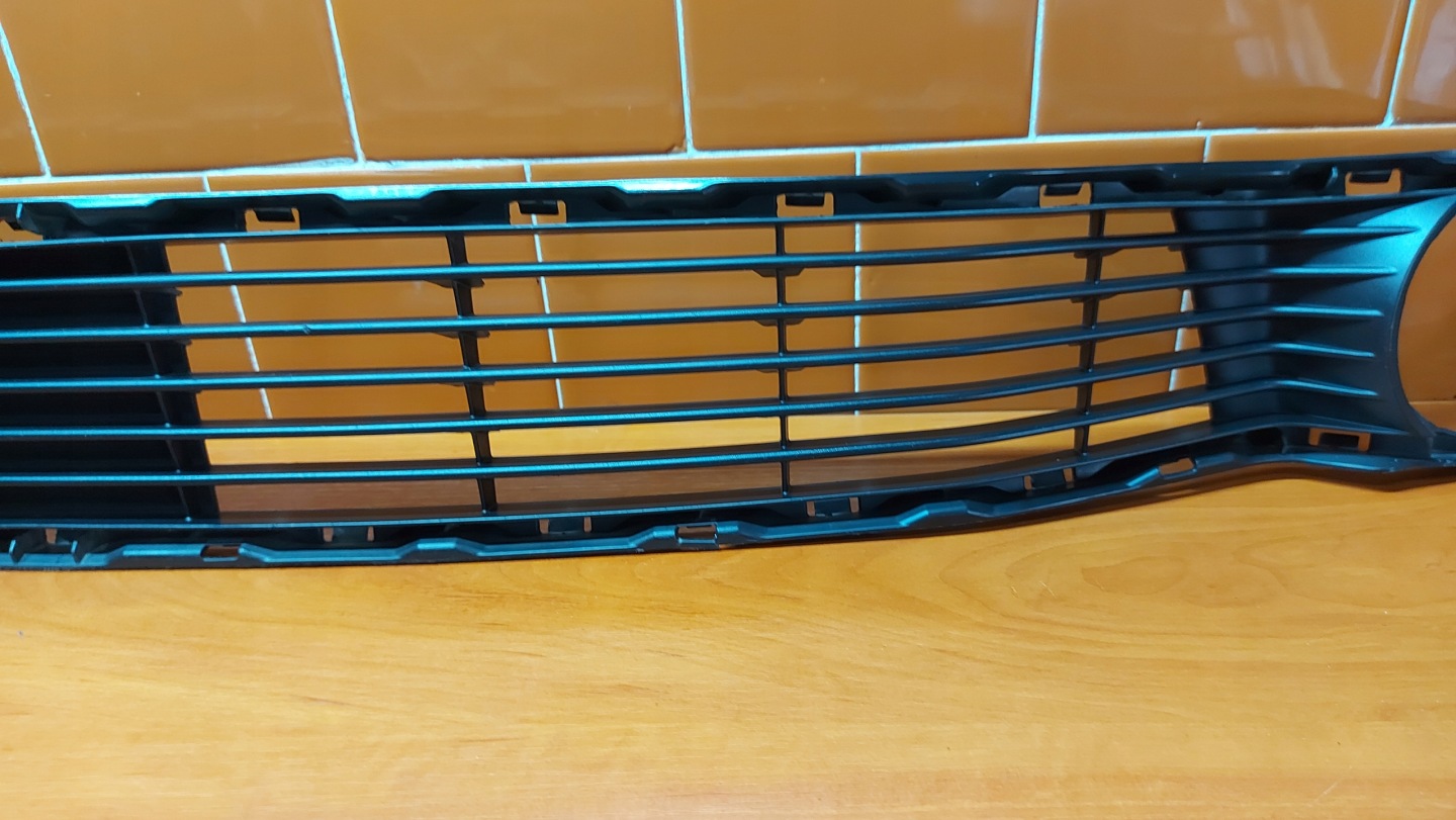 grid of a bumper central front front TOYOTA AYGO II 14